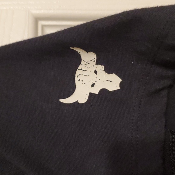 UNDER ARMOUR Women's Rock Vintage Iron Shirt - Picture 5 of 9